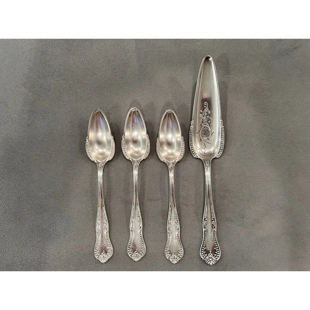 Towle Mfg Co.‎ Pattern 1888 Silverplate Spoons And Server Chester